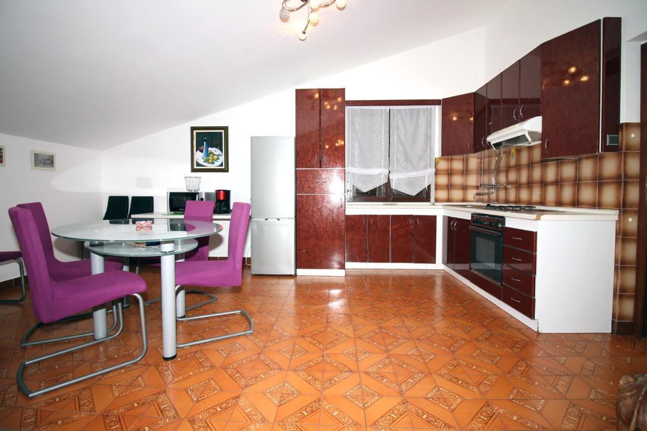 Kate'S Home Tisno Esterno foto