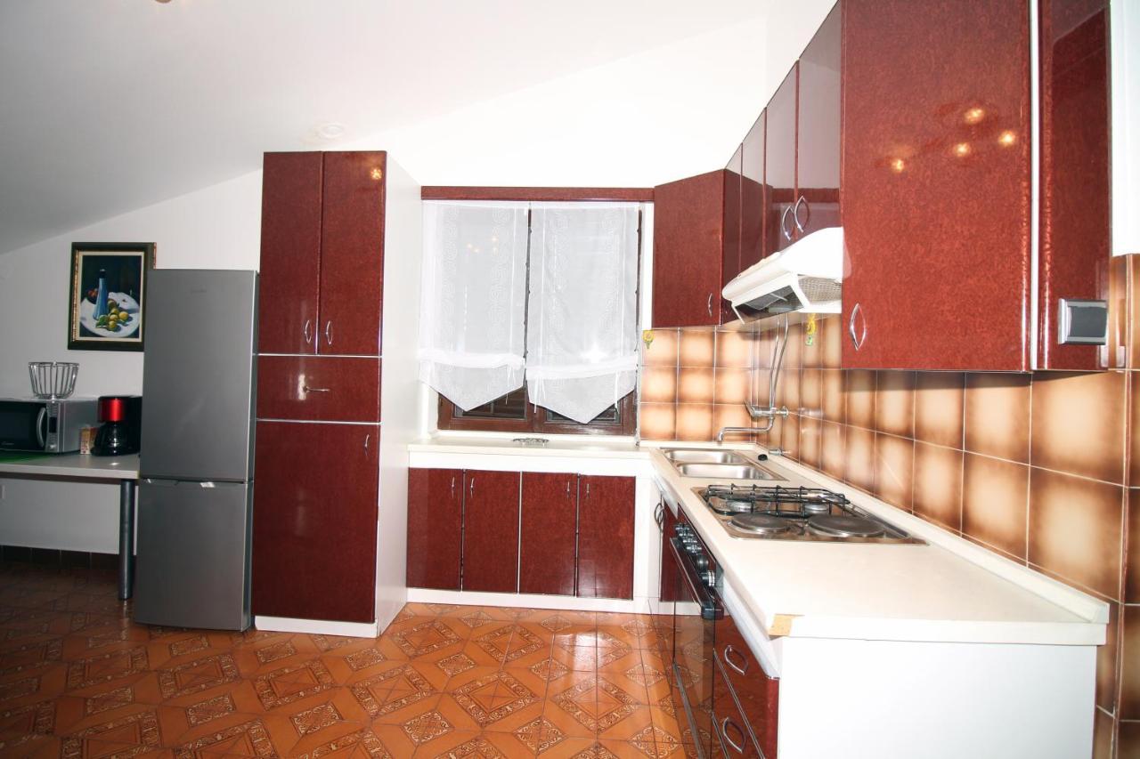Kate'S Home Tisno Esterno foto